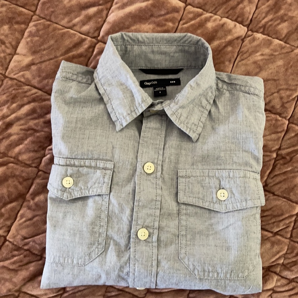 GAP Boys button down blue shirt sz S Like New